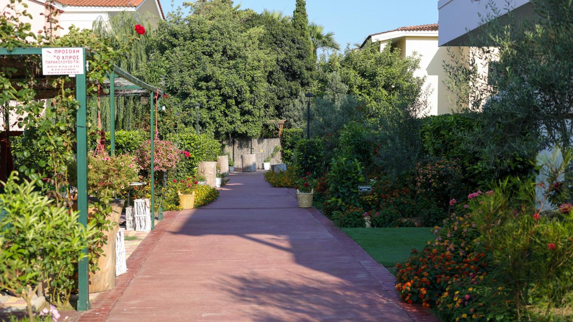 Corinthian Village Врахати Экстерьер фото